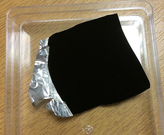 Kā redzams attēlā Vantablack... Autors: kasītis no simpsoniem D Radīta pasaulē tumšākā viela