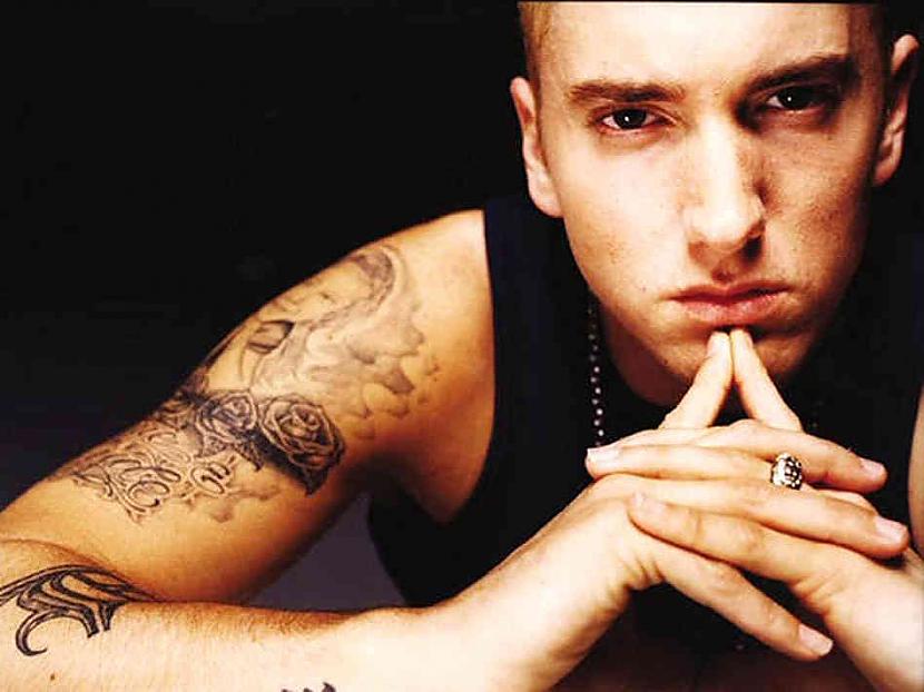 5 EminemsLai arī slavenais... Autors: brunojonass Slavenības, kuras atkarīgas no sociālajiem tīkliem...