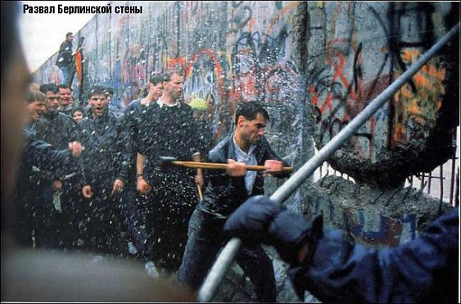 Tiek sagrauta Berlīnes siena Autors: Edgarinshs Retas vēsturiskas fotogrāfijas