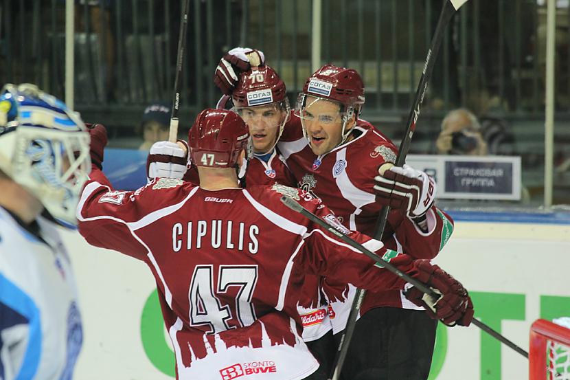  Autors: Hokeja Blogs Foto: Rīgas "Dinamo" izcīna uzvaru pirmajā sezonas spēlē