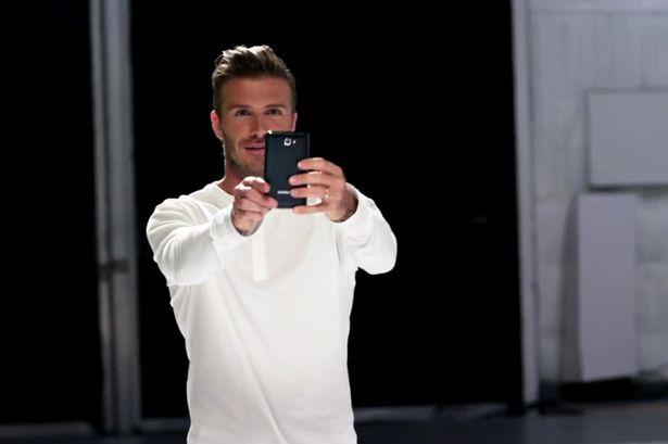 David Beckham  retā slavenība... Autors: ghost07 Kādus viedtālruņus lieto slavenības?