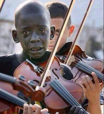 Scaronis puisis spēlēja vijoli... Autors: greecinieks 10 attēli, kas manīs Tavu dzīves uztveri!