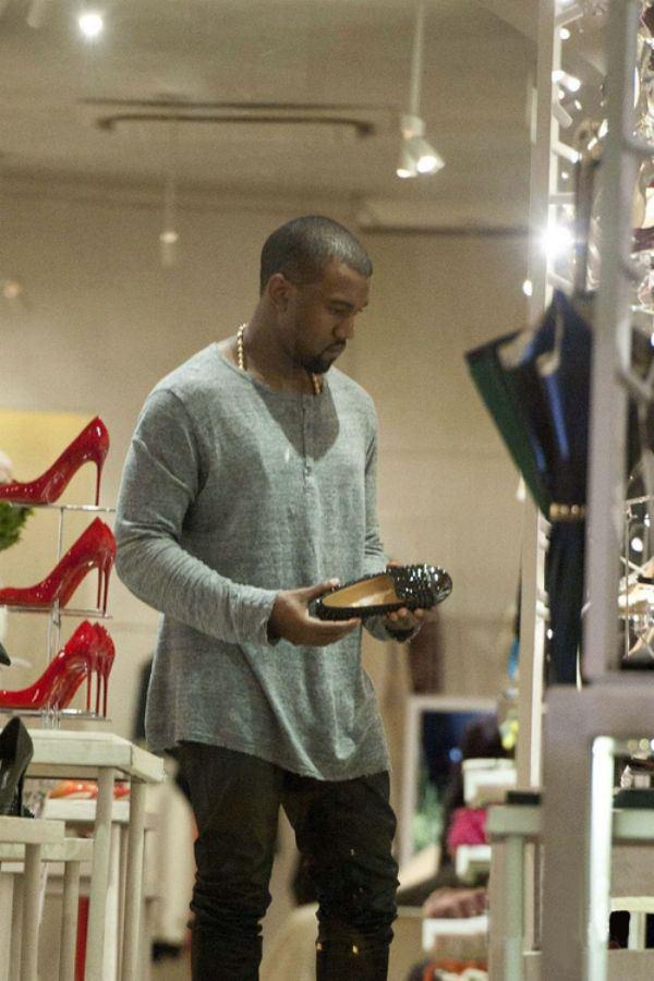 Kanye confused what... Autors: im mad cuz u bad Kanye West doing normal things