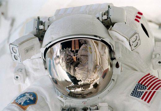 Astronauts kas lidinās orbītā... Autors: MONTANNA Kosmosa noslēpums ?