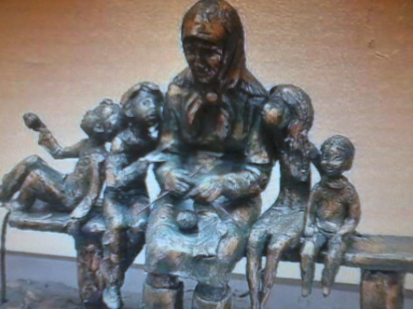 Mīļa ģimenītenbspyey Statuju... Autors: Gmonster Neparastas skulptūras, kas nav bijušas spokos