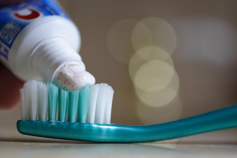5 Zobu pastaViens no... Autors: Fosilija 10 ikdienā lietotākie produkti, kas iznīcina vīriešu dzīvības sulu