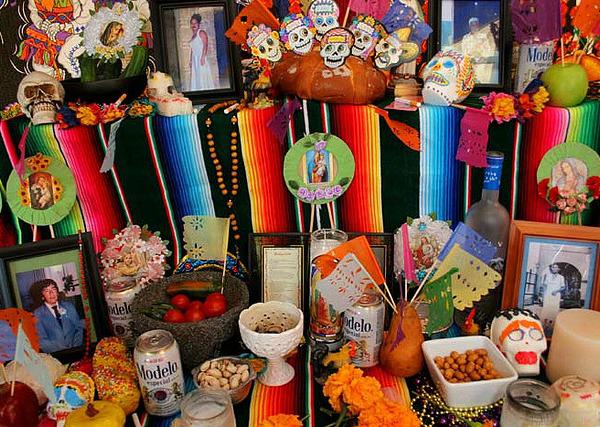Latīņamerikā scaronie svētki... Autors: pofig Dīvainākās Helovīnu tradīcijas Pasaulē