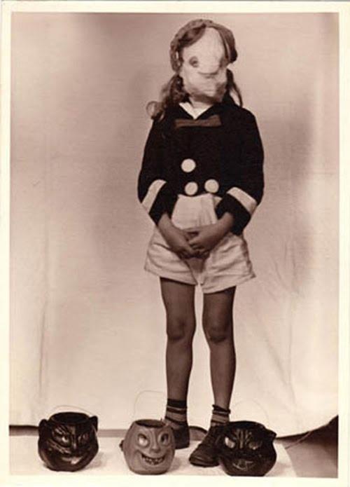 Kādas meitenes helovīna... Autors: Fosilija Baisas un reālas bildes no pagātnes