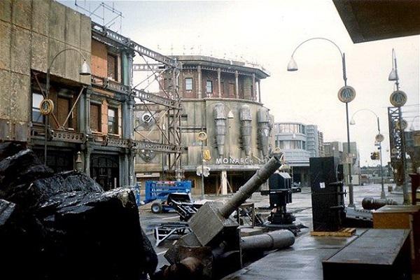 Gothemas pilsētas sets 1989... Autors: Vampire Lord Pamestās filmēšanas vietas tagad.