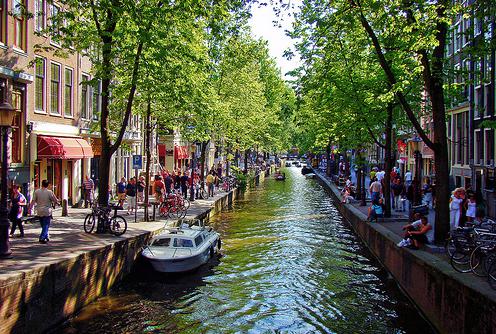 AmsterdamaAmsterdama ir... Autors: okjaa Pasaulē skaistākās valstis/pilsētas