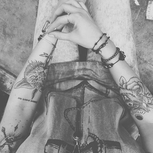  Autors: Chilliniece Lump beautiful hands or just tattoo.♥ Enjoy /12./