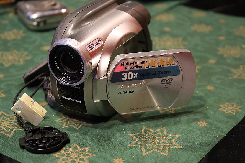 Panasonic VDR  D100 Japāna Autors: chechens5 Mana filmu kameru kolekcija
