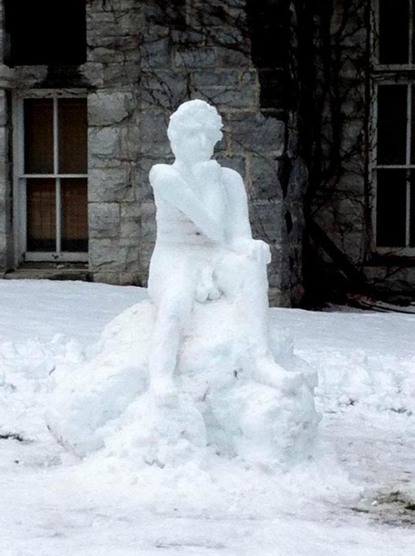  Autors: Hello Aidā spocēni velt sniega vīrus un sniega tantes !