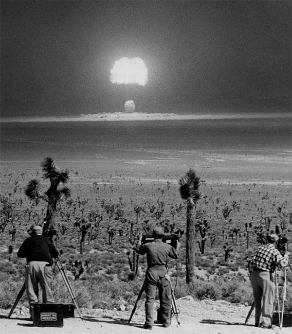 Atombumbas izmēģinājums 1955... Autors: kaķūns 15 vēstures fotomomenti