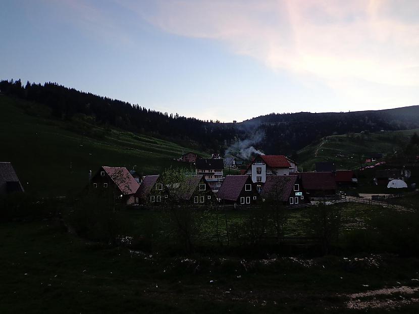 Atgriežamies viesnīcā... Autors: Pēteris Vēciņš Kosova 3. daļa: Nolādētie kalni un Kosovas  Šveice - Rugova.