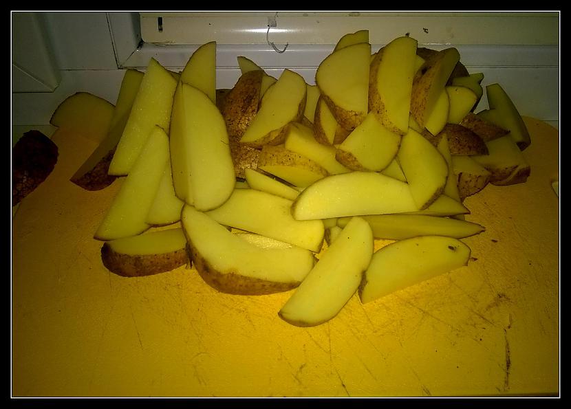Sagriežam kartupeļus daiviņās... Autors: Eguciiiite Kartupeļu daiviņas