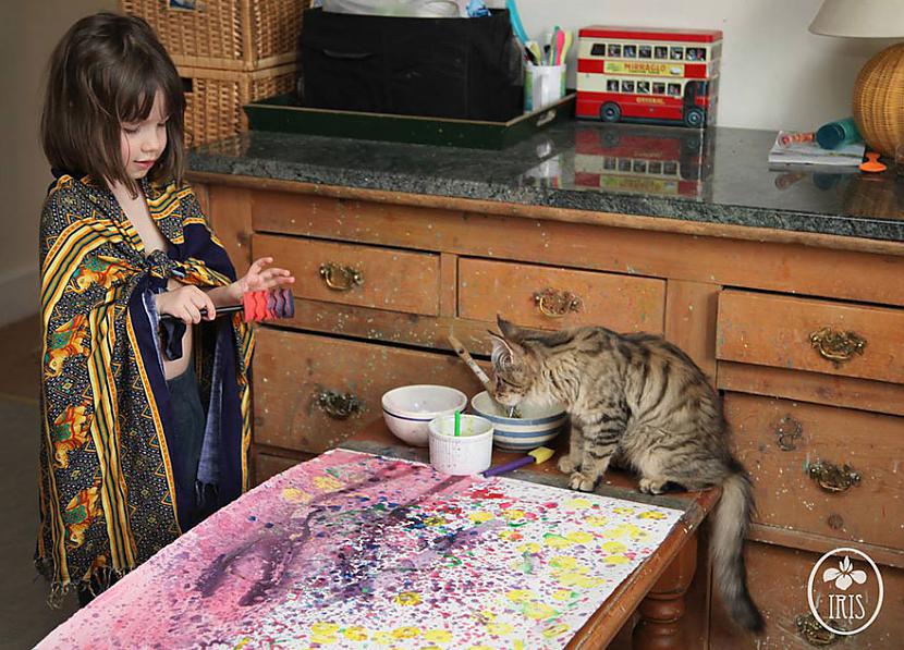 Viņas gleznas ir... Autors: Sātans 5 gadus veca ar autismu slima meitene šokē pasauli ar savu mākslu.