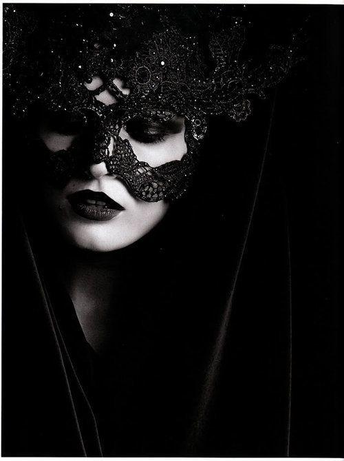  Autors: QOED Masquerade