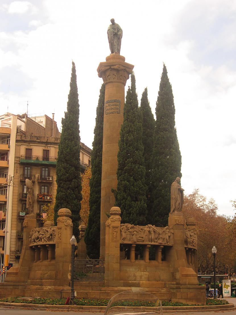 Ceļā uz Sagrada Familia ceļa... Autors: Fosilija Katalonija. Barselona. Gaudi. (1. diena)