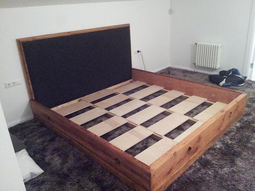 nu gulta ir saskrūvēta kopā ar... Autors: Sinuad Gulta no vecām koka trepēm.. ko??