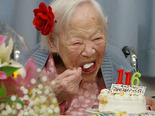 Atslābinies un ēd... Autors: marijaku 12 vecākie cilvēki pasaulē dalās ar savu noslēpumu ilgai un laimīgai dzīvei