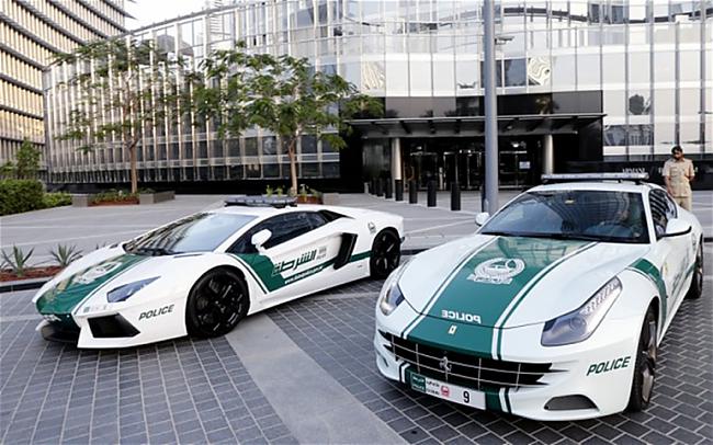 Policijas auto Autors: Sulīgais Mandarīns Pārsteidzošas skati, kas Dubaijā ir novērojami ikdienā(40 BILDES)