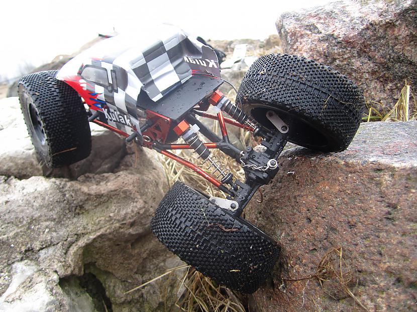  Autors: LVRockCrawling HSP Kulak aka Right E-Rock Crawler (original 1:18) Some fun and crawl on rocks