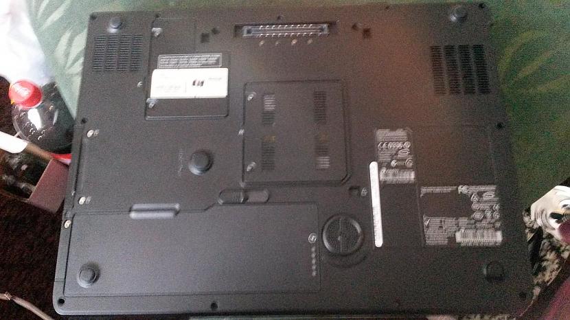 Veram laptopu ciet protams... Autors: Fosilija Mainām skaļruņus un ventilatorus Dell XPS M1710 laptopam