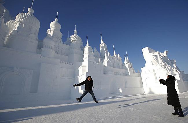 Scaronī pils ir izveidota no... Autors: Lords Lanselots Ledus un sniega festivāls Harbīnē!!!!!