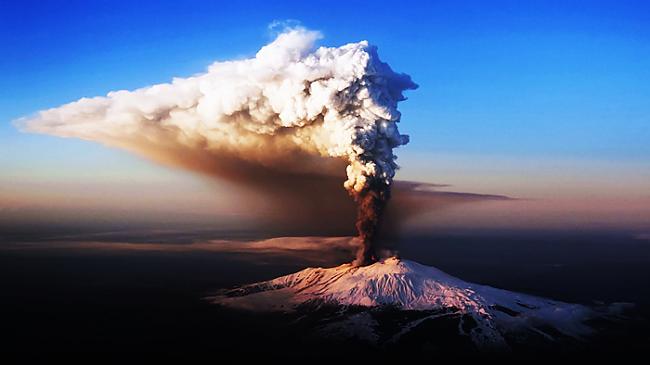 Pirms tam scaronis fenomens... Autors: Prāta Darbnīca Zeme "kliedz" pirms katra vulkāna izvirduma.