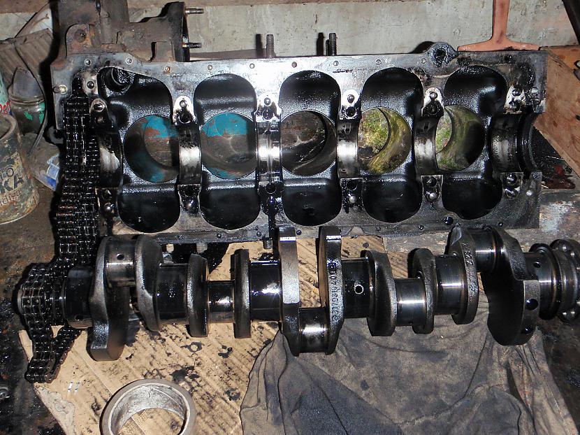 tika pilnībā izjaukts bloks... Autors: Krizix W123 Mersedesa motora restaurācija (OM617)
