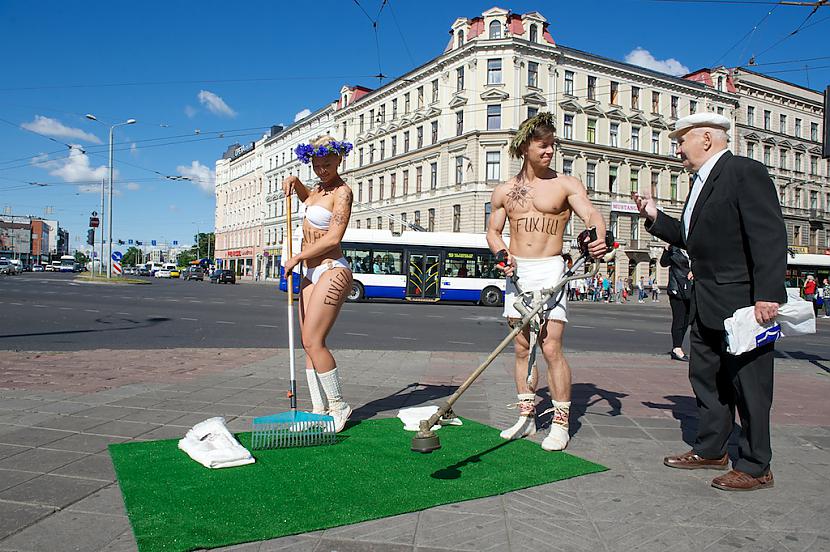  Autors: Vampire Bear Puskailie tīrītāji Rīgas ielās
