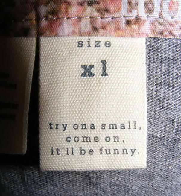 Izmēģini vienu mazākā izmērānu... Autors: Mao Meow Dizaineru asprātības uz drēbju birkām!