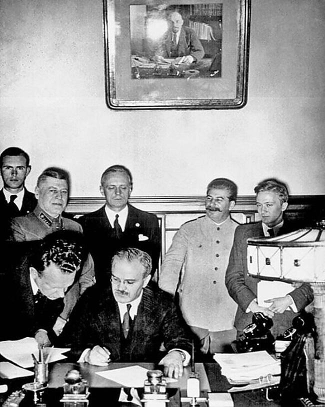 Ir 1939gada augusts Eiropā... Autors: ZemeŅuTirgoNis Molotova - Ribentropa pakts trīs dienu hronikā