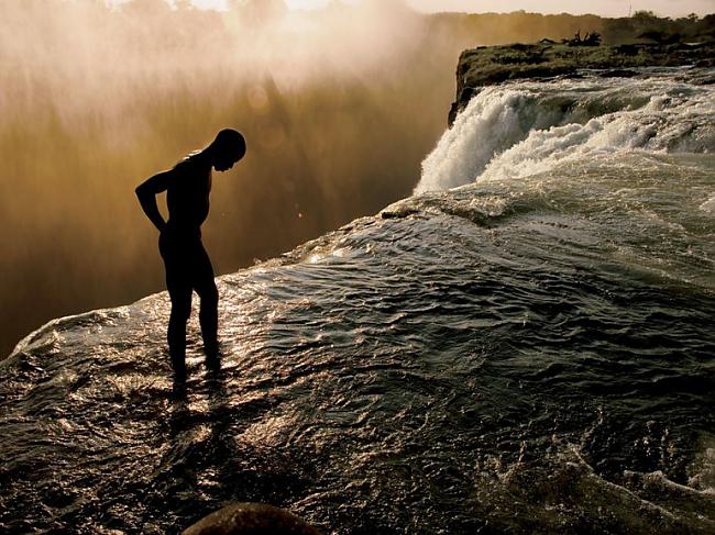 Viktorijas ūdenskritums... Autors: ShadowKiller Āfrikā nav tik slikti!