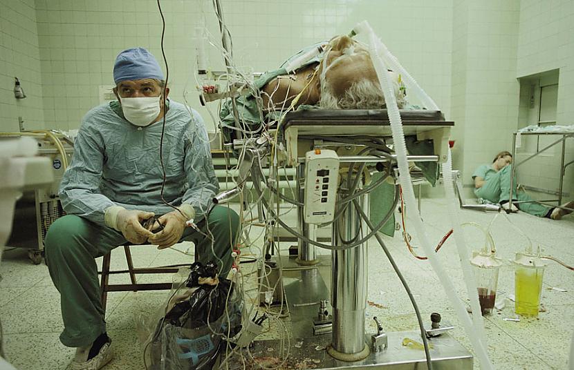 Ķirurgs pēc 23 stundu ilgas... Autors: DEMENS ANIMUS Sirdi plosošas bildes.