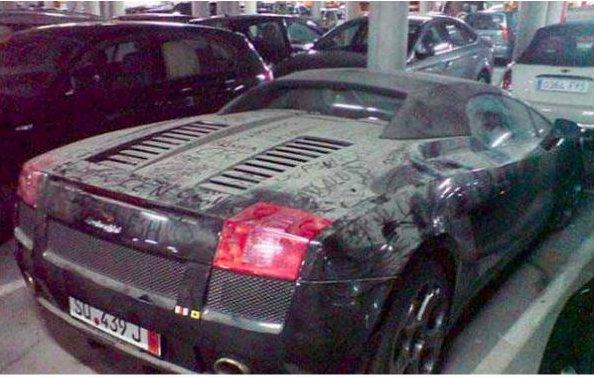 Lamborghini Atstāts ēkas... Autors: Trakais Jēgers Atrastas 3000 pamestas luksusa automašīnas!
