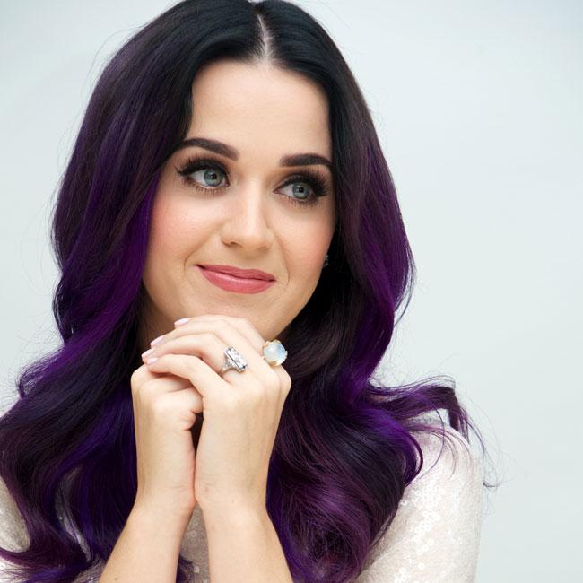 Kopā izlaidusi 4 albūmus Autors: Sirsniņa3 Dziedātāja - Katy Perry jeb Keitija Perija - 1. daļa