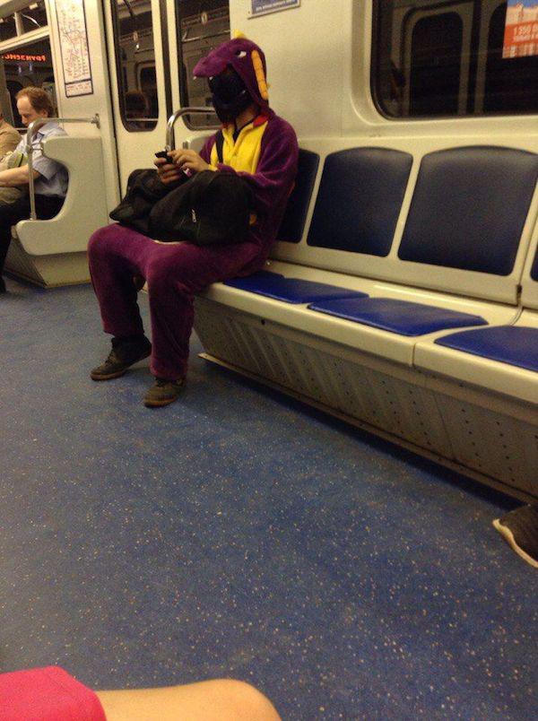  Autors: Fosilija Dīvaini cilvēki krievijas metro 2