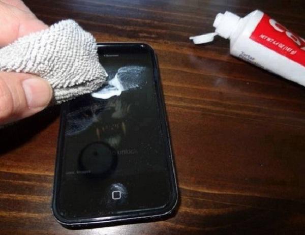 Mobilā telefona ekrāns būs... Autors: slida 17 veidi, kā izmantot zobu pastu