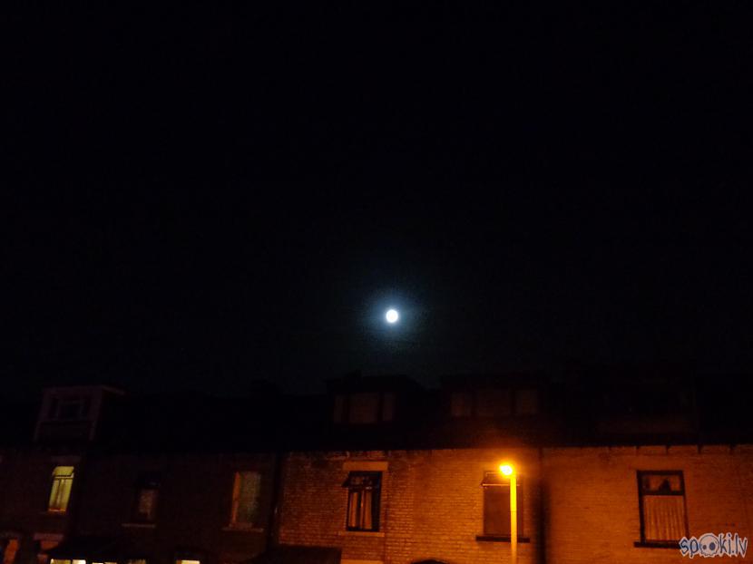 Uz augscaronu arī klusums Autors: starmen Vai šonakt pie debesīm bija redzami 2 Mēneši??? FOTO