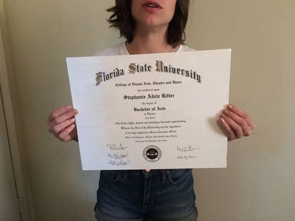 Diploms Floridas universitāte... Autors: im mad cuz u bad Meitene pārdod eBay savu augstskolas diplomu un iegūtās zināšanas