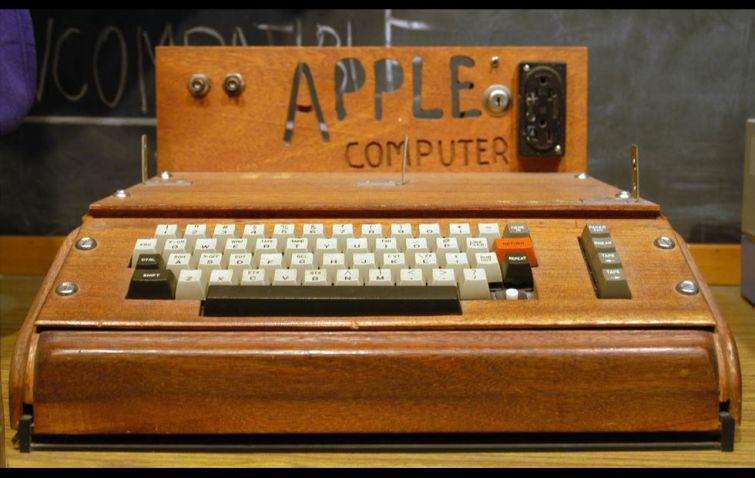 Pirmais Apple dators 1976 g Autors: slida Reti kadri, kas Tevi ieinteresēs
