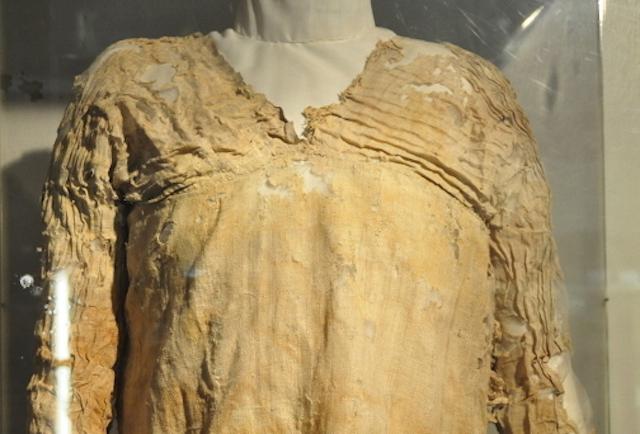Senākā kleita 5 000 gaduKleita... Autors: Alevender Kā izskatās tūkstošiem gadu vecas drēbes un aksesuāri?