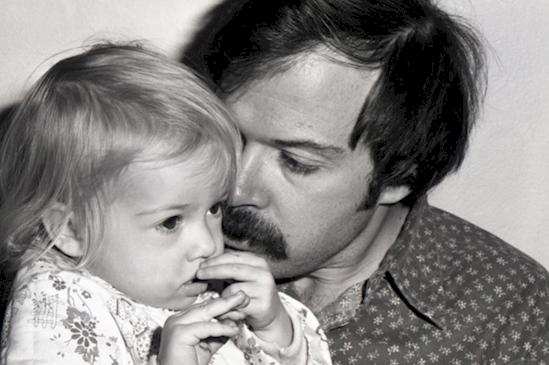 ldquoSavā pirmajā gadadienā... Autors: zeminem Tēvs 40 gadu garumā fotografēja savu meitu. Izdevās lielisks fotoalbums!