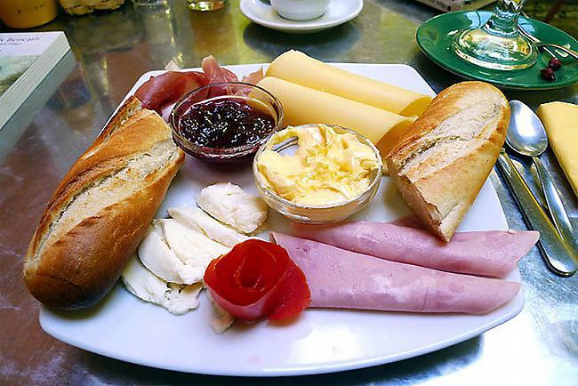 Brazīliescaronu brokastis ... Autors: rihcaa Brokastis dažādās pasaules valstīs.