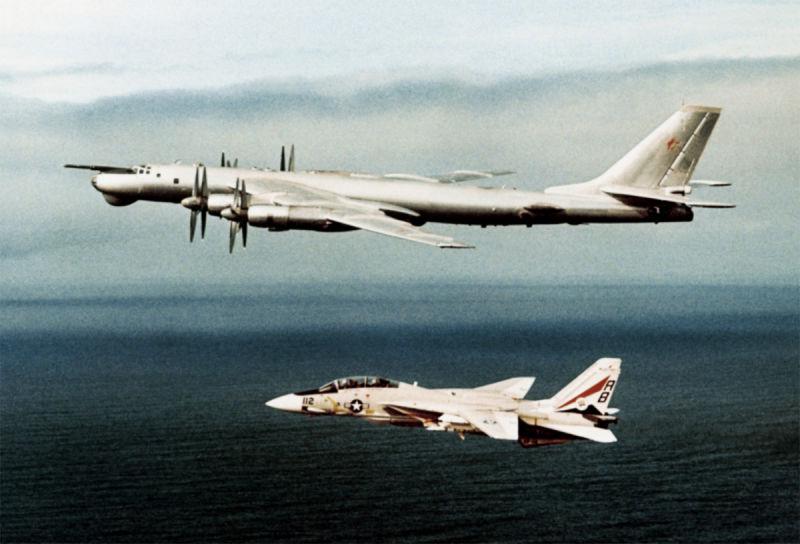 1977gada 15februārisASV... Autors: Mao Meow Pārtverot krievu "Lāci" aka Tu-95!