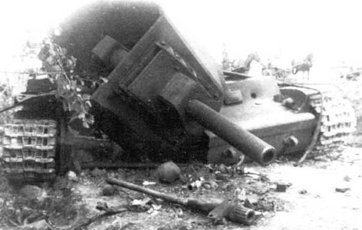 KV2 tanks ar nospridzinātu... Autors: DamnRiga WWII Sašauti krievu tanki