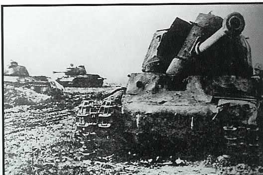 Frontāli iznīcināts IS2 tanks... Autors: DamnRiga WWII Sašauti krievu tanki
