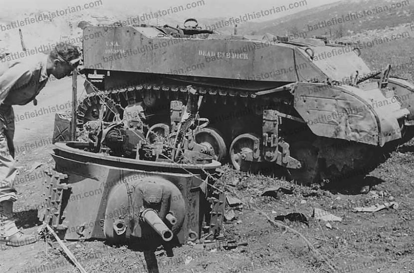 Uzspridzināts Amerikāņu Stuart... Autors: DamnRiga WWII Sašauti amerikāņu tanki